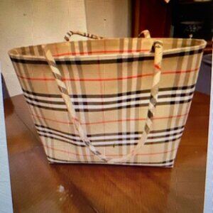 Classic and Stunning Burberry Tote (Size: Large!)